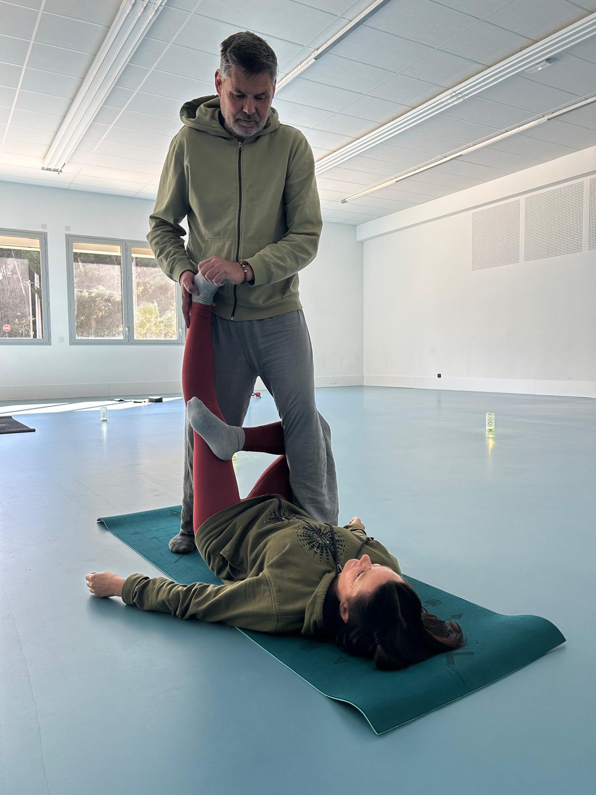 Massage au sol habillé par Michel